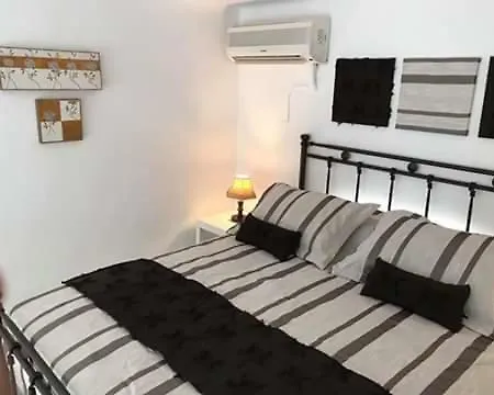 Milos & Maisonette * Αδάμας